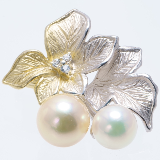 美品　本真珠　ホワイト　個性的　レディース  silver ブローチ　E2391