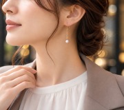 8.0mmあこや真珠 K18YGロングフックピアス 着用イメージ